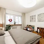 Luxury Apartment Dlouha