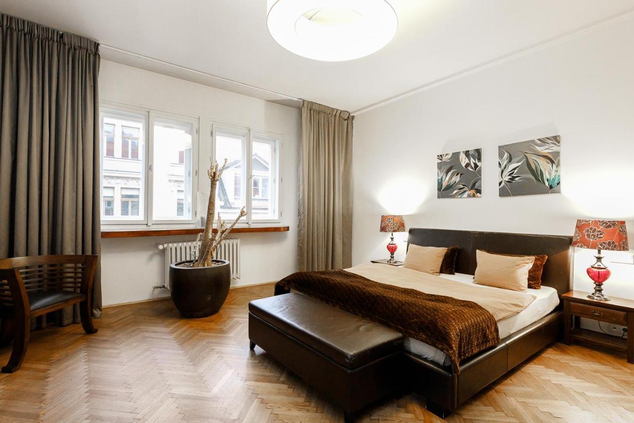 Luxury Dlouha